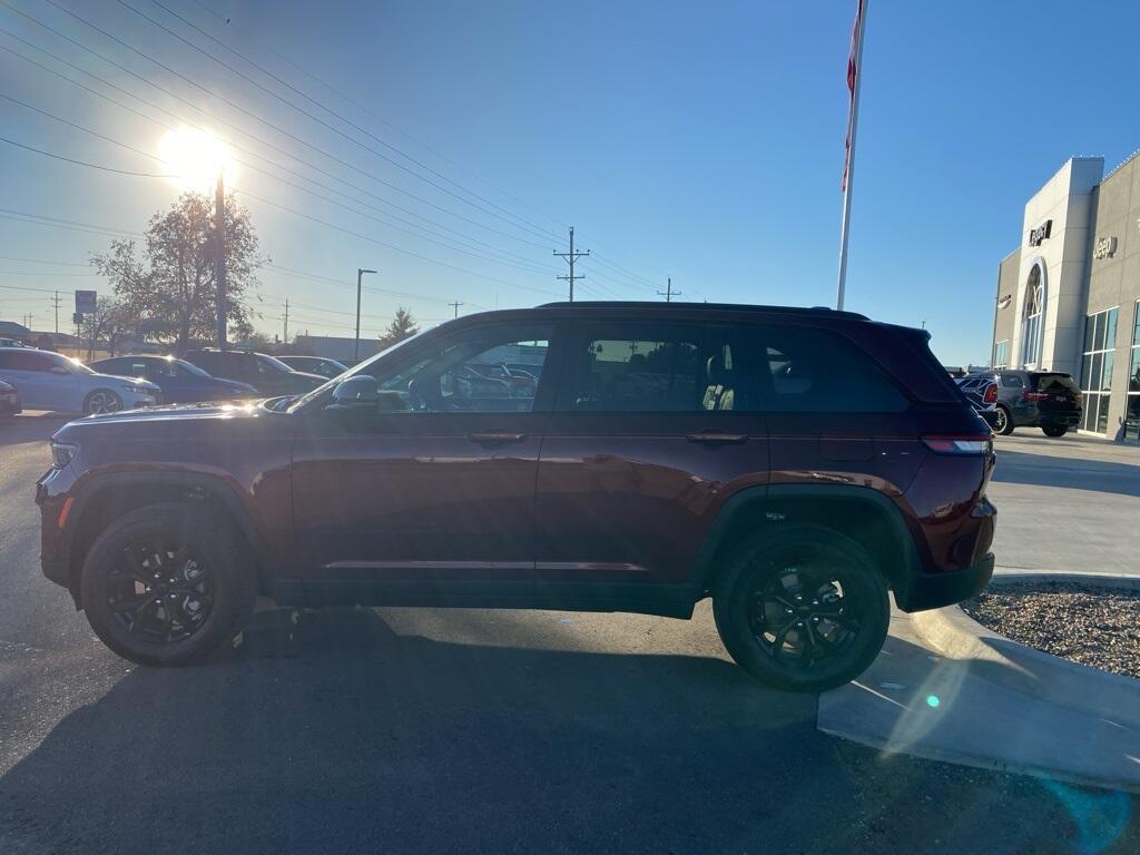 new 2025 Jeep Grand Cherokee car, priced at $40,030