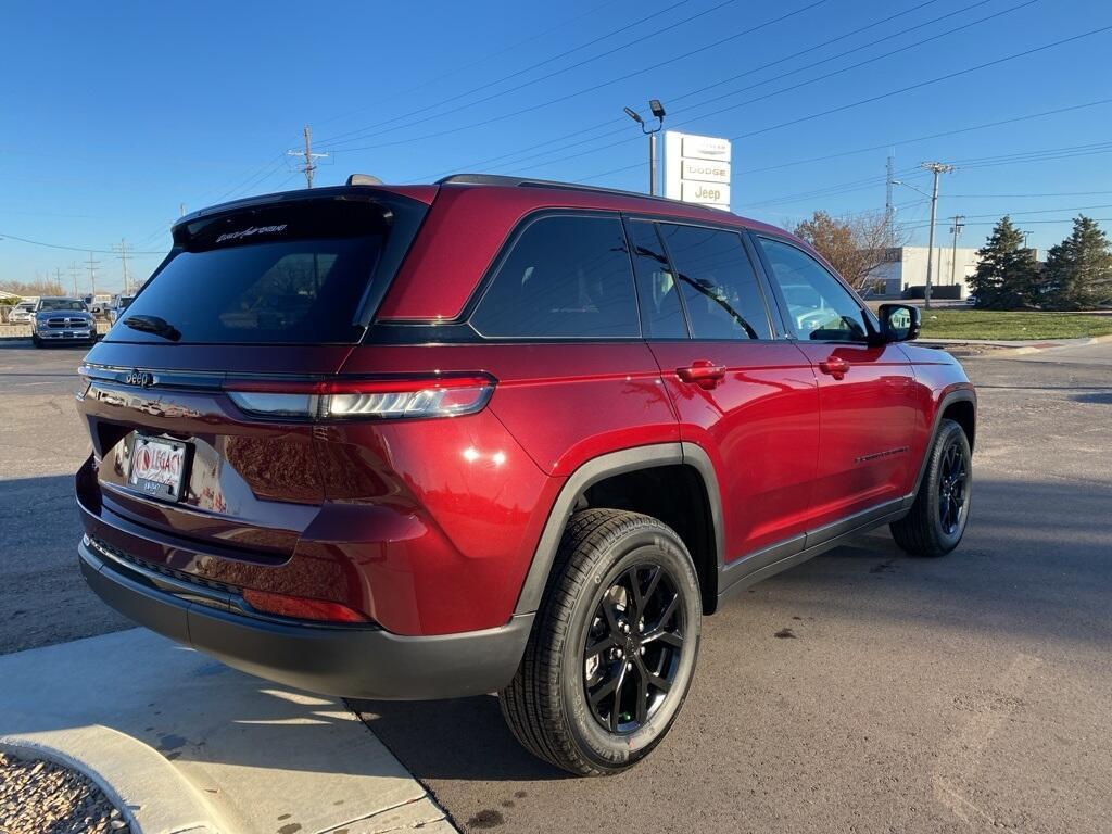 new 2025 Jeep Grand Cherokee car, priced at $40,030