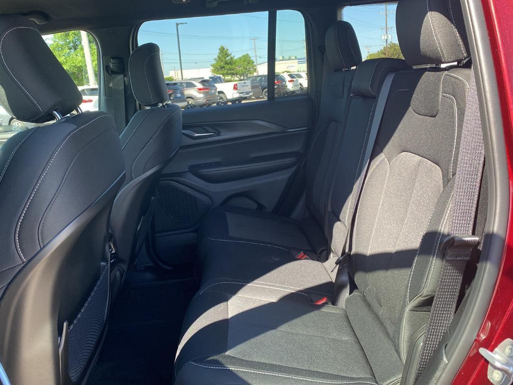 new 2025 Jeep Grand Cherokee car, priced at $37,536