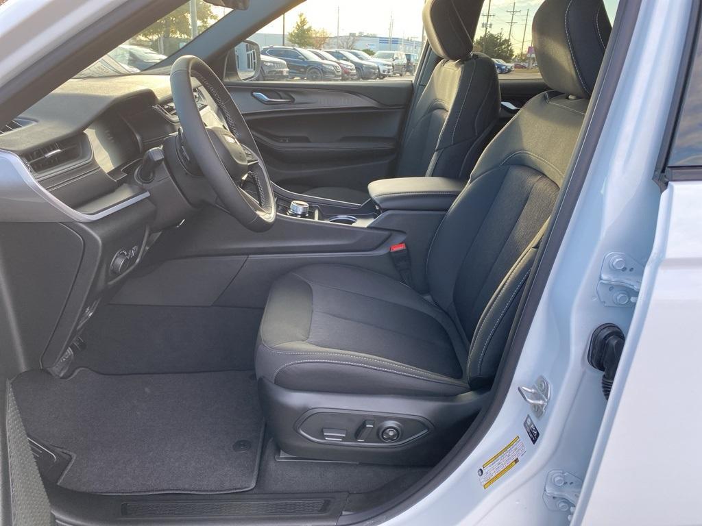 new 2025 Jeep Grand Cherokee L car, priced at $35,737