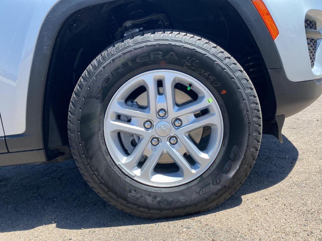 new 2025 Jeep Grand Cherokee car, priced at $38,443