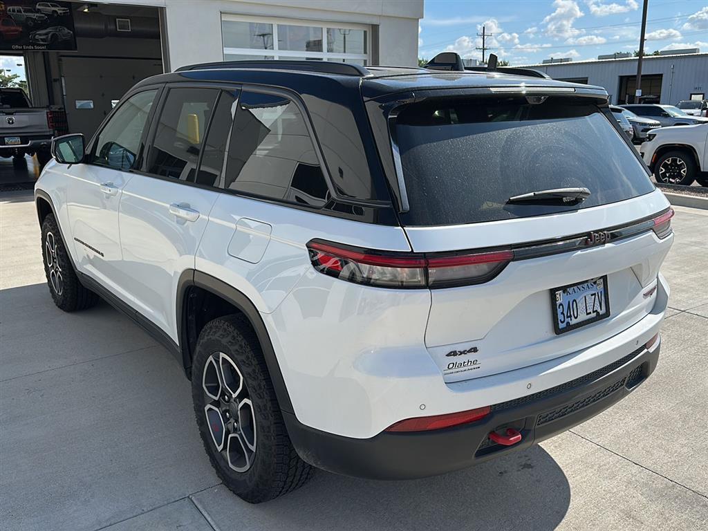 used 2022 Jeep Grand Cherokee car, priced at $34,916