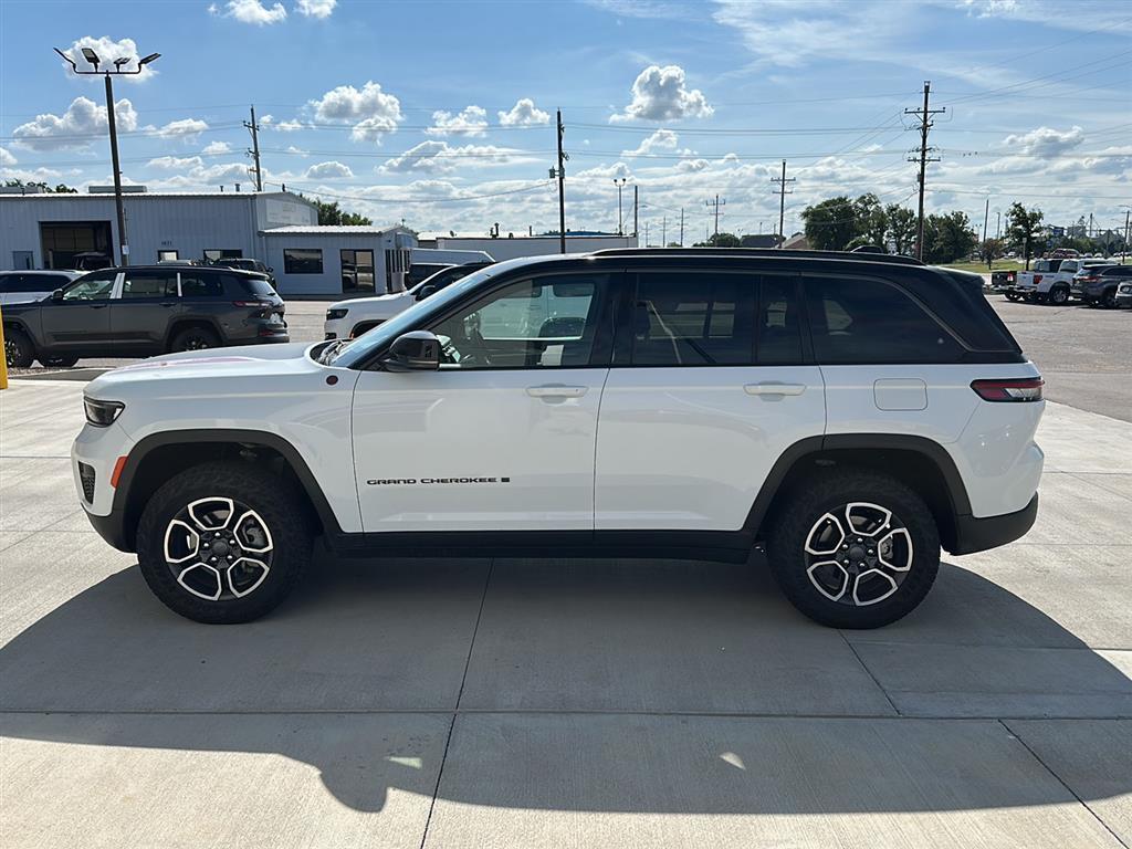 used 2022 Jeep Grand Cherokee car, priced at $34,916