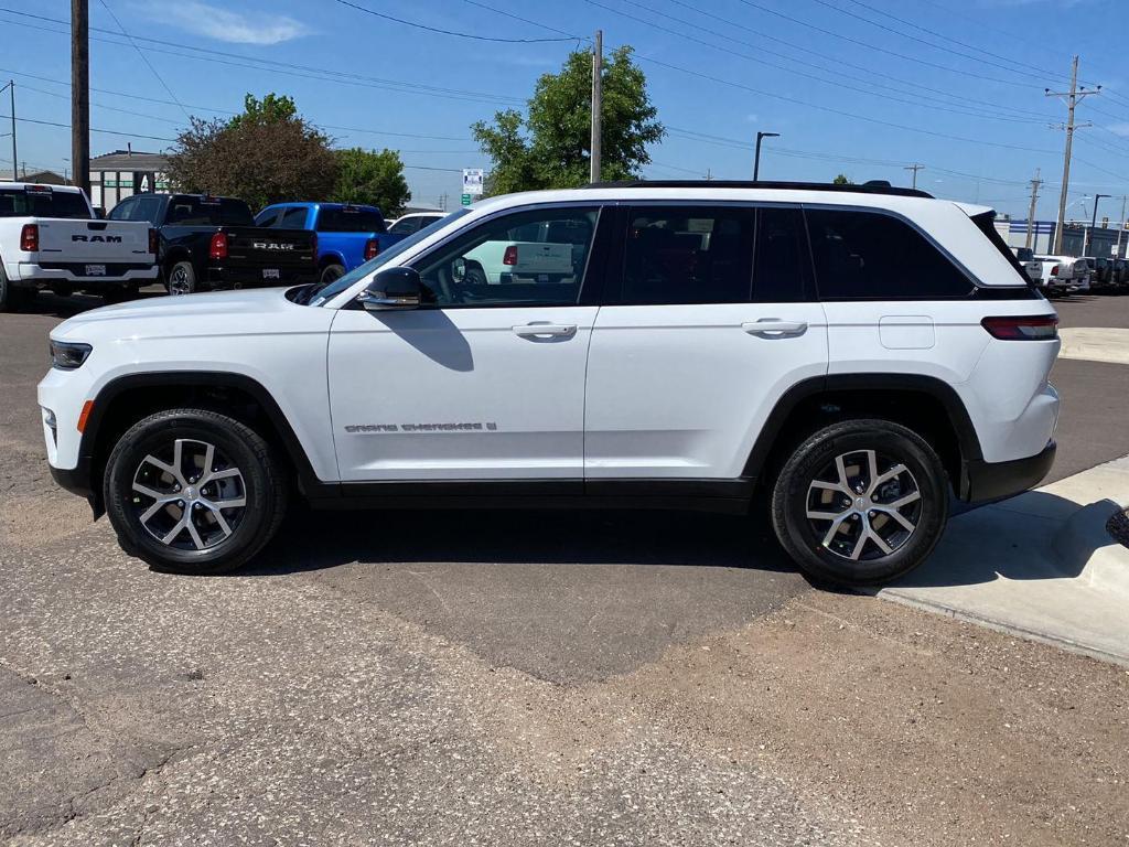 new 2025 Jeep Grand Cherokee car, priced at $42,215