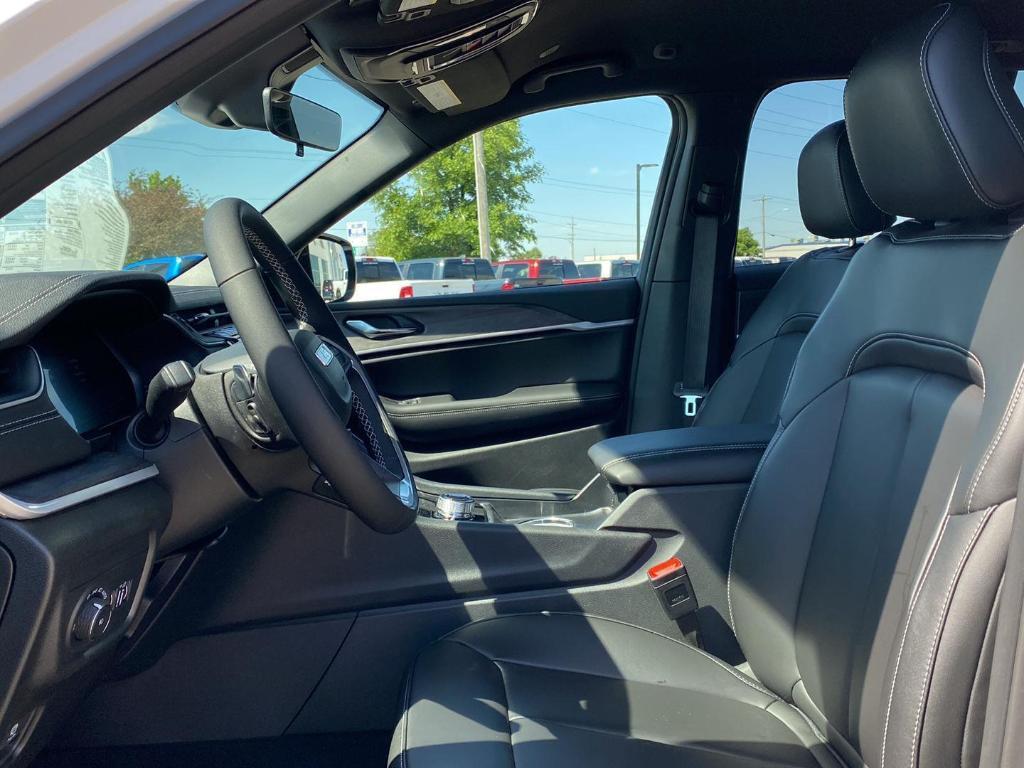 new 2025 Jeep Grand Cherokee car, priced at $42,215