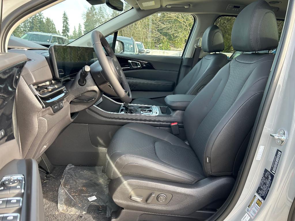 new 2025 Kia Carnival car, priced at $51,145