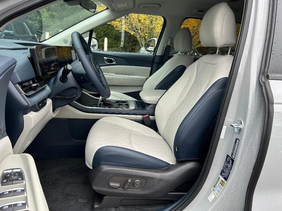 new 2025 Kia Carnival car, priced at $41,958