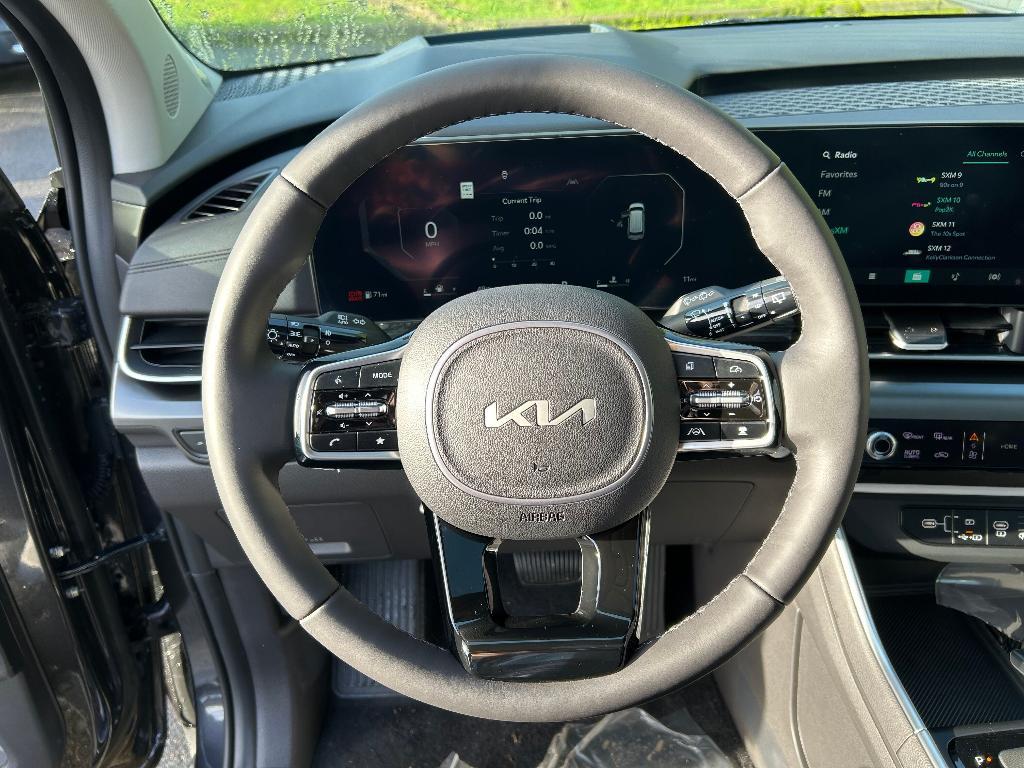 new 2025 Kia Carnival car, priced at $50,681