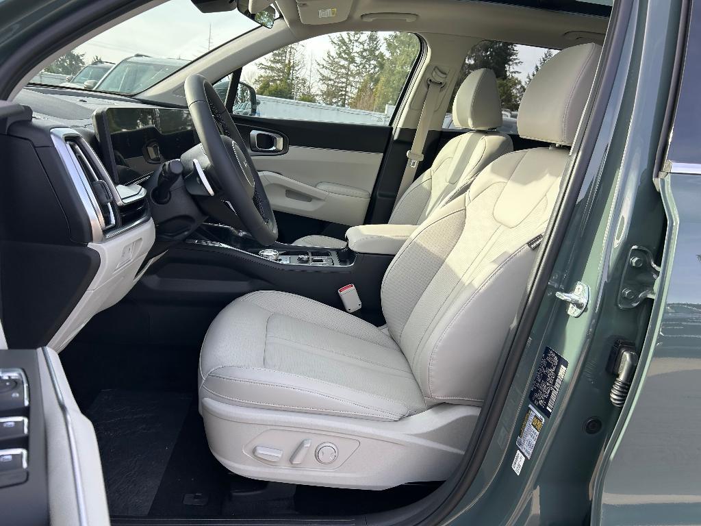 new 2025 Kia Sorento Hybrid car, priced at $40,398