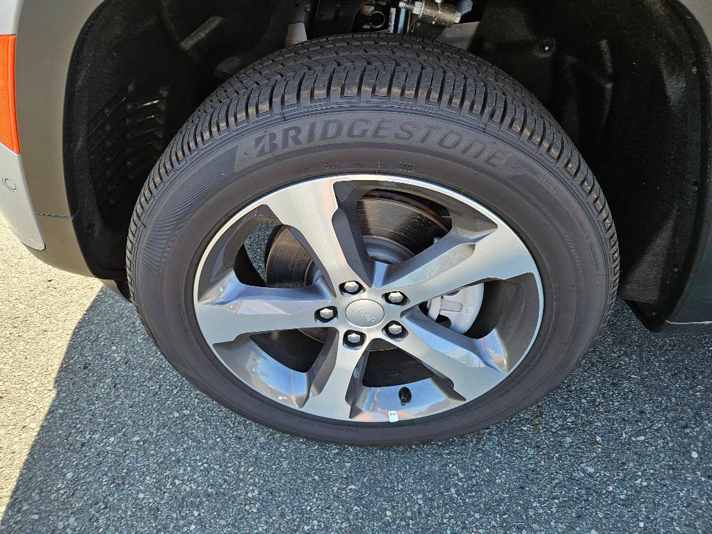 new 2024 Jeep Grand Cherokee L car, priced at $45,230