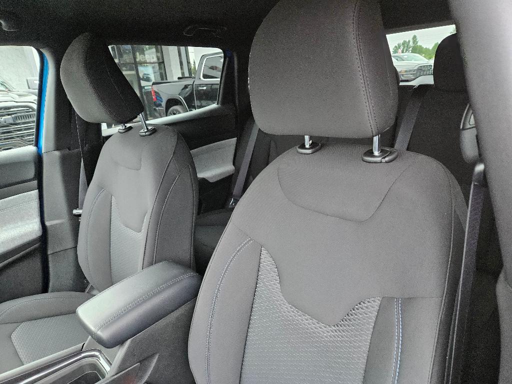 new 2025 Jeep Compass car, priced at $28,990