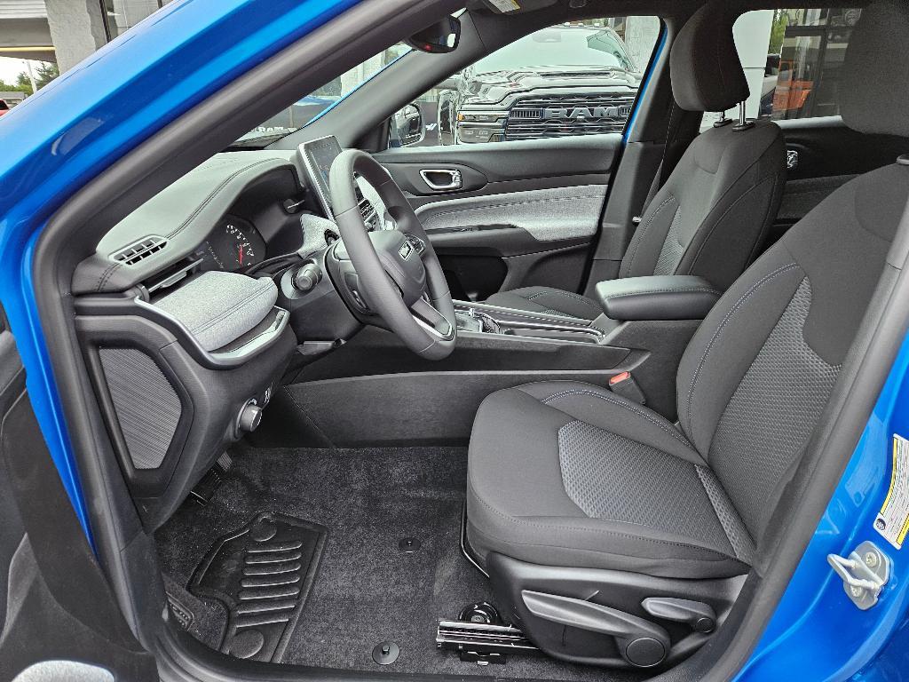new 2025 Jeep Compass car, priced at $28,990