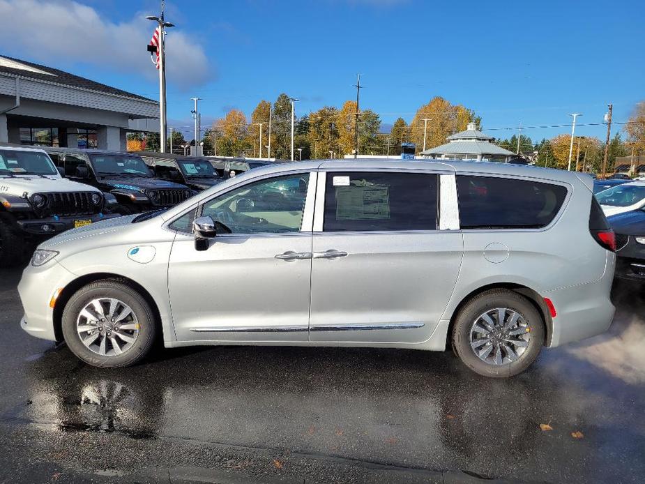 new 2023 Chrysler Pacifica Hybrid car, priced at $50,499