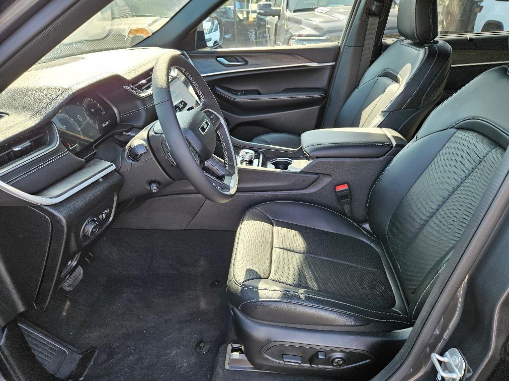 new 2024 Jeep Grand Cherokee L car, priced at $45,230