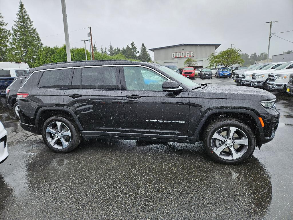 new 2024 Jeep Grand Cherokee L car, priced at $55,985