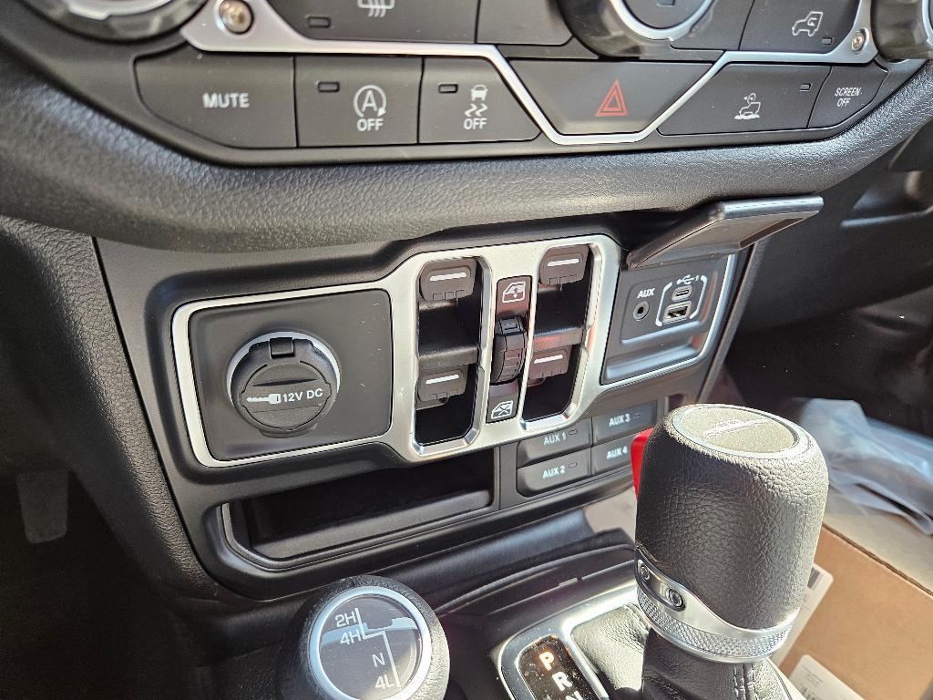 new 2025 Jeep Gladiator car, priced at $42,475