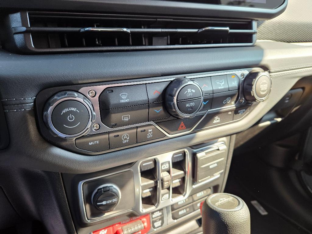 new 2025 Jeep Gladiator car, priced at $47,910
