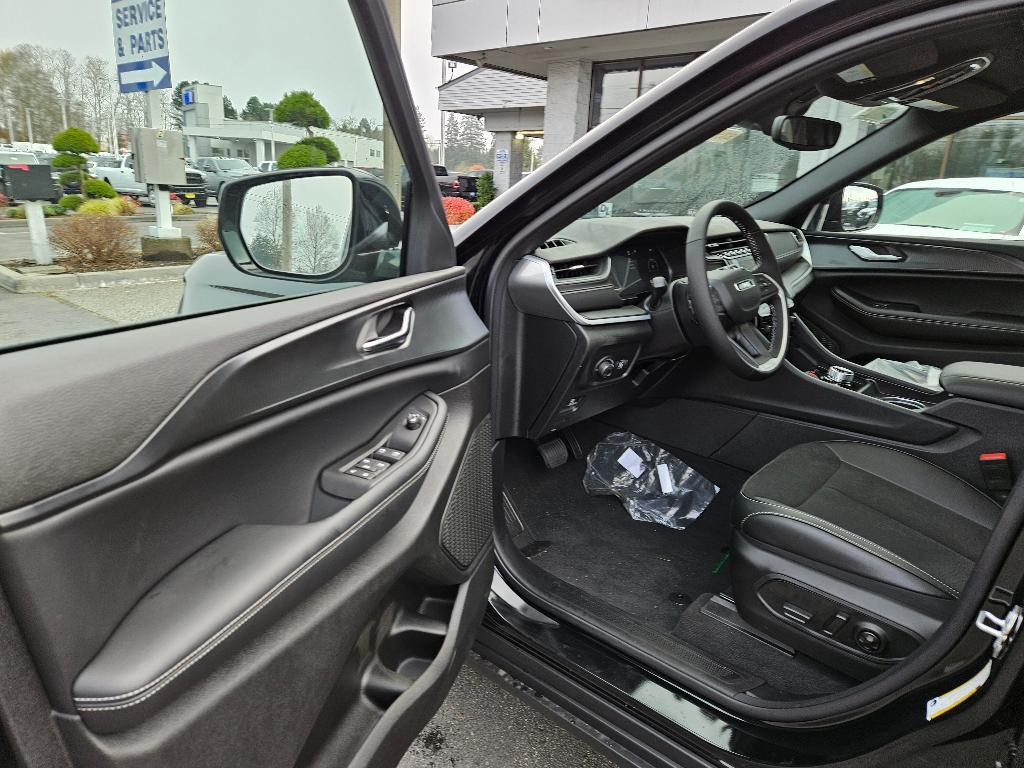 new 2025 Jeep Grand Cherokee car, priced at $49,170