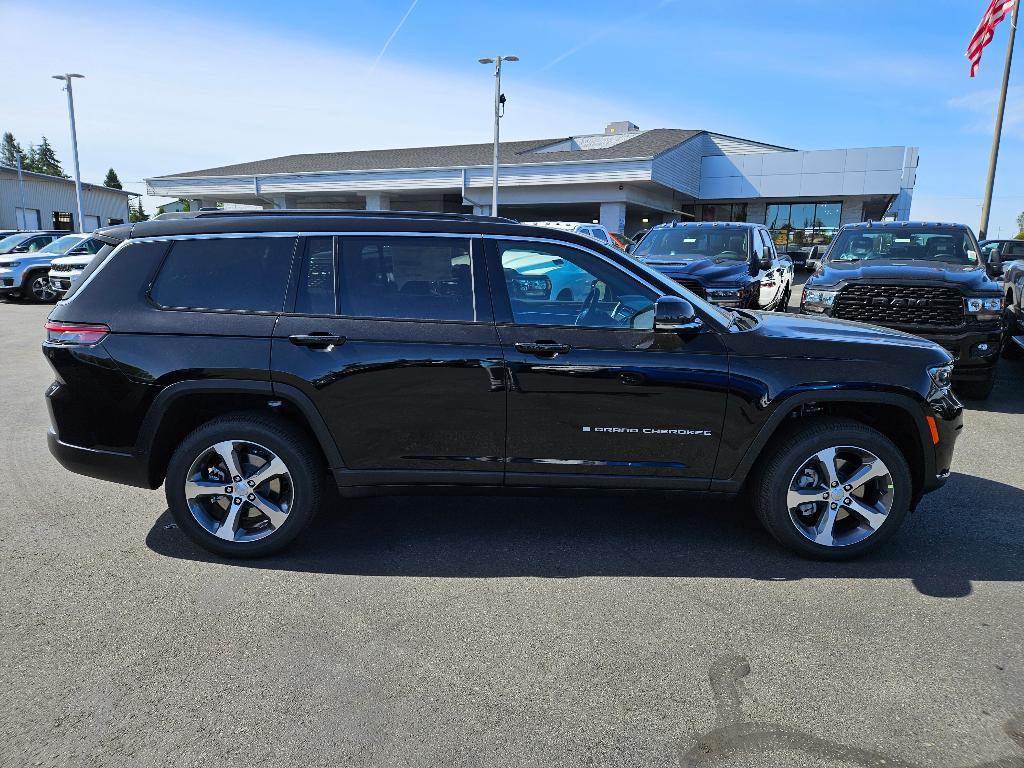 new 2024 Jeep Grand Cherokee L car, priced at $48,485