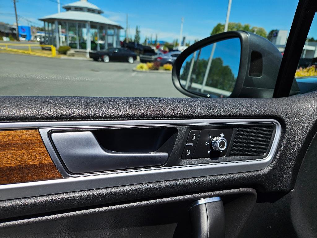 used 2016 Volkswagen Touareg car, priced at $25,770