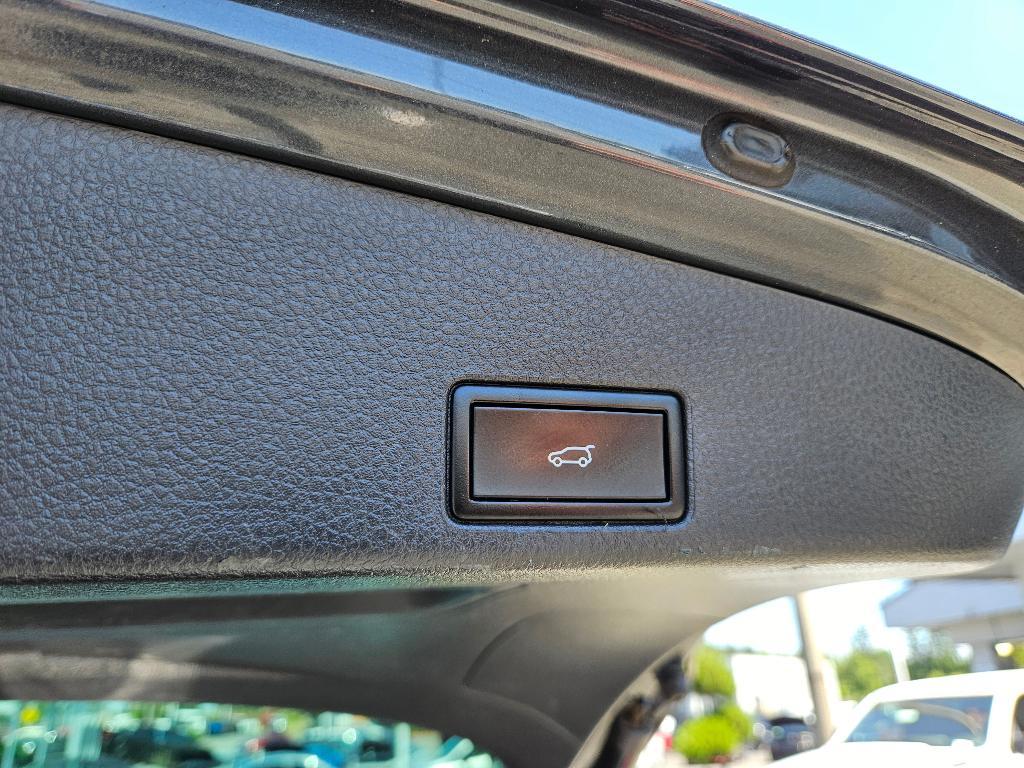 used 2016 Volkswagen Touareg car, priced at $25,770
