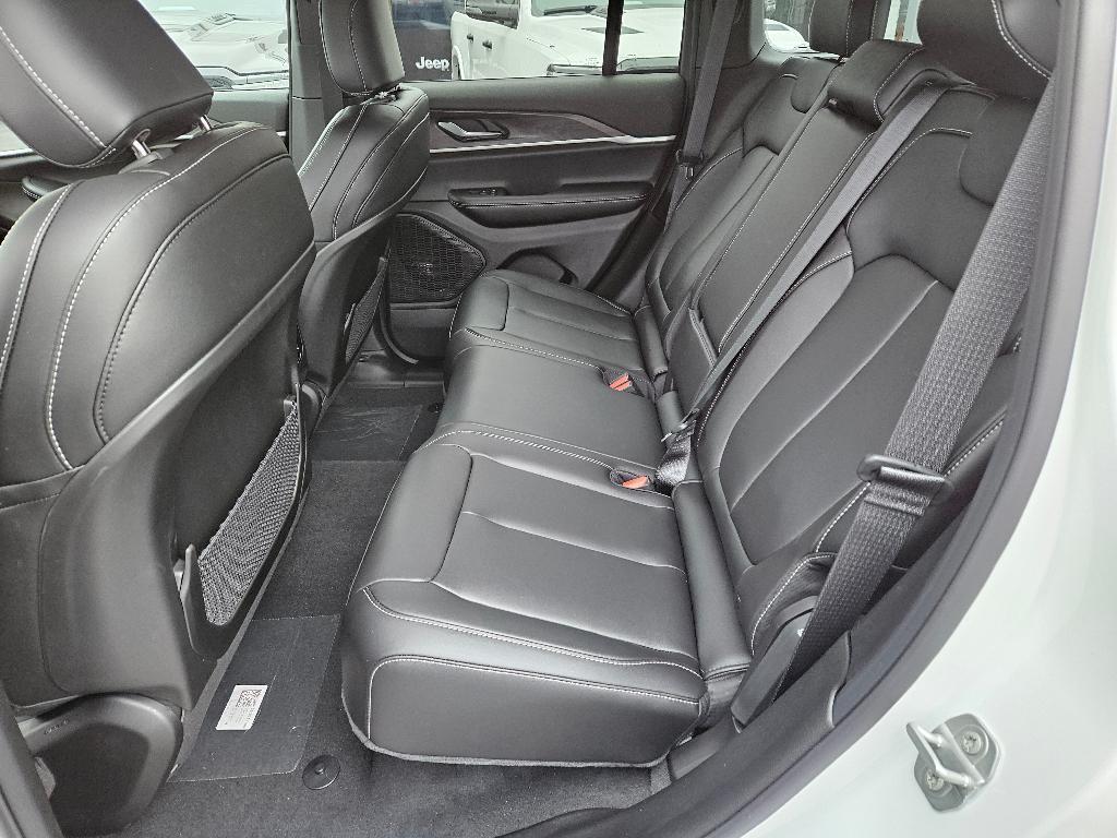 new 2025 Jeep Grand Cherokee car, priced at $43,935