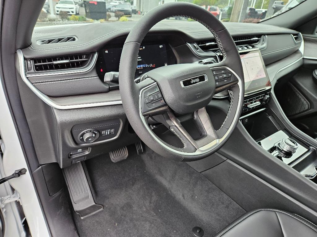 new 2025 Jeep Grand Cherokee car, priced at $43,935