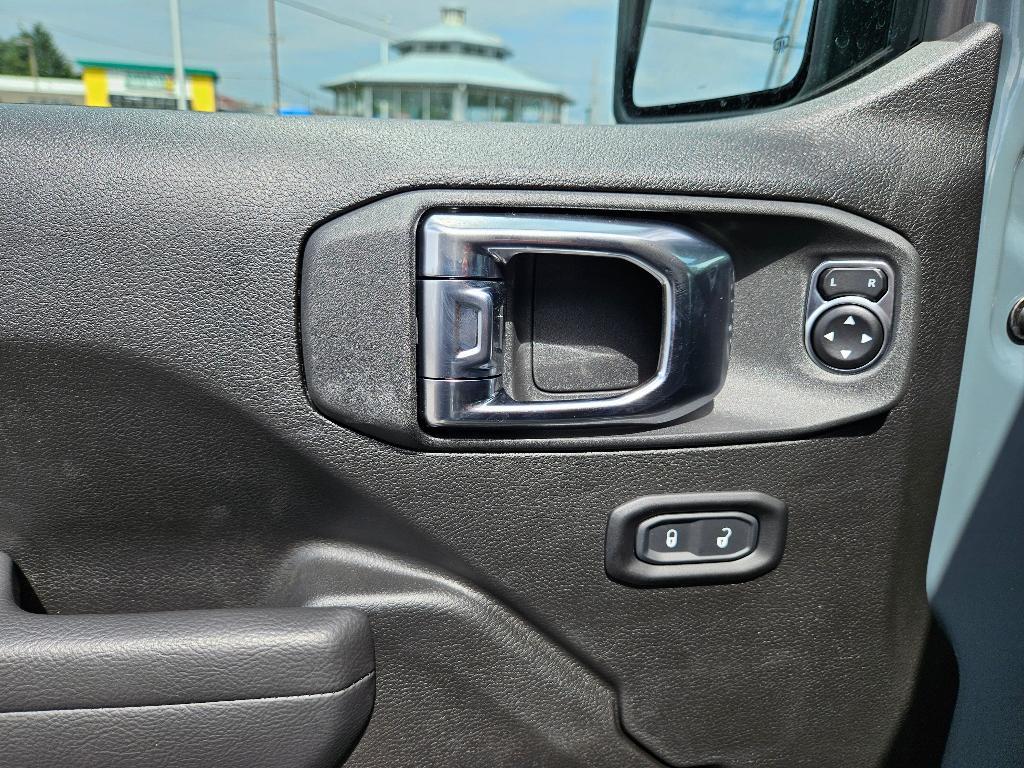 new 2025 Jeep Wrangler car, priced at $53,425