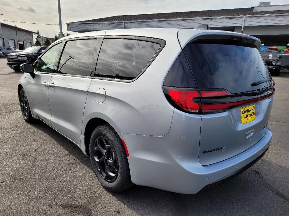 new 2023 Chrysler Pacifica Hybrid car, priced at $46,975