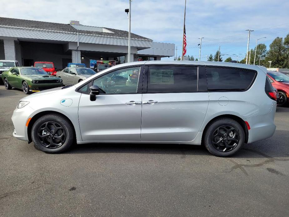 new 2023 Chrysler Pacifica Hybrid car, priced at $46,975