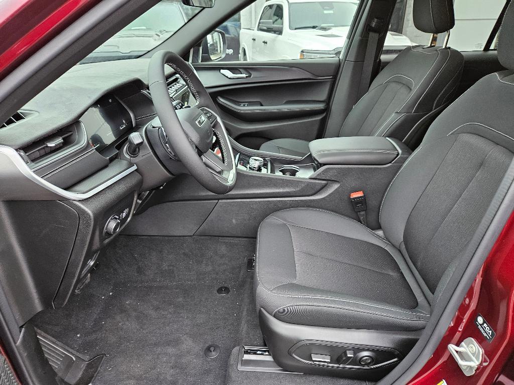 new 2025 Jeep Grand Cherokee car, priced at $36,920