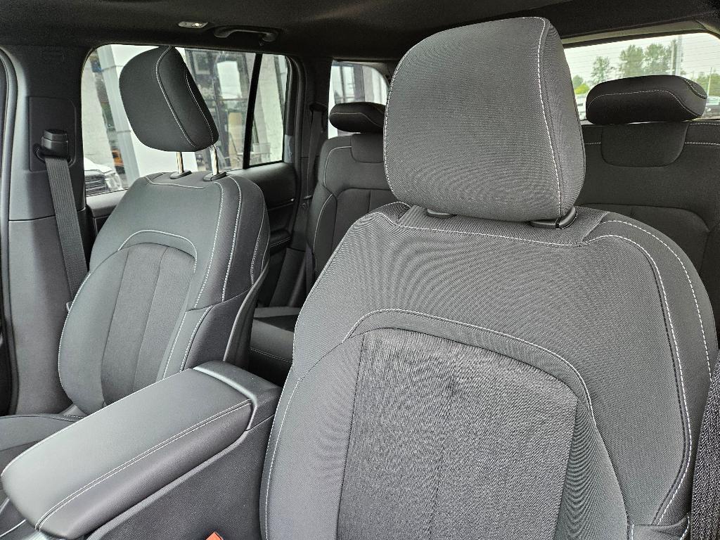 new 2025 Jeep Grand Cherokee car, priced at $36,920