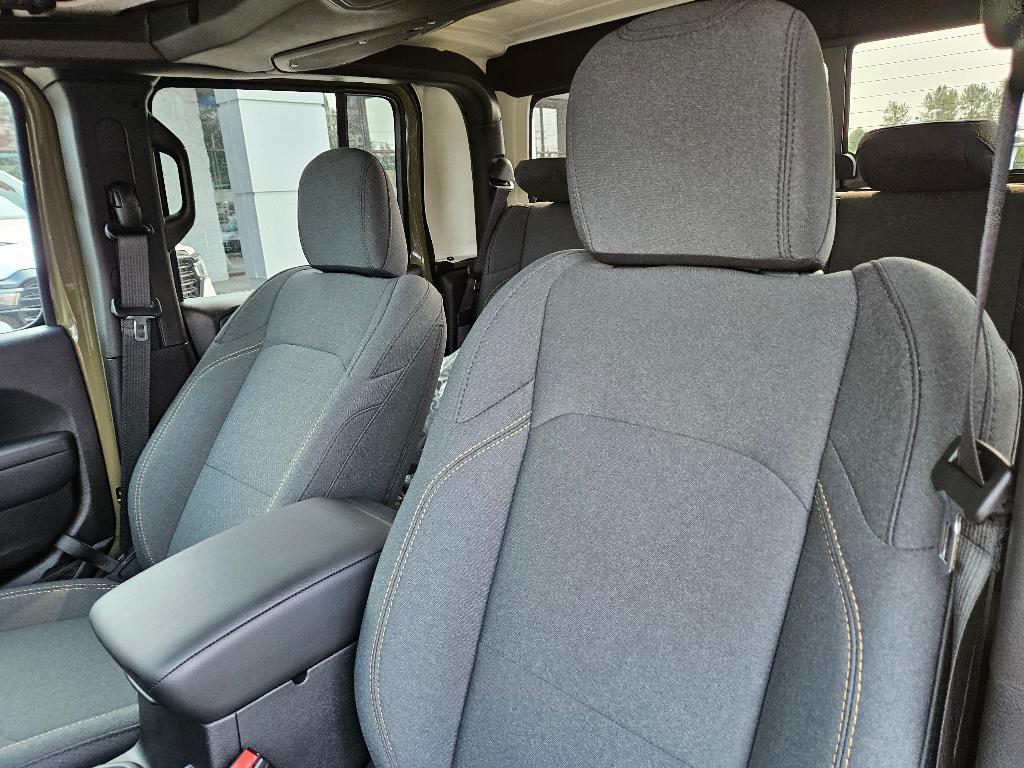 new 2025 Jeep Gladiator car, priced at $45,749