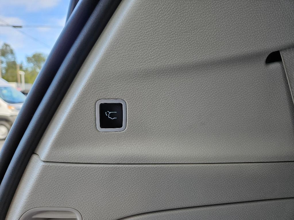 used 2024 Chrysler Pacifica car, priced at $28,370