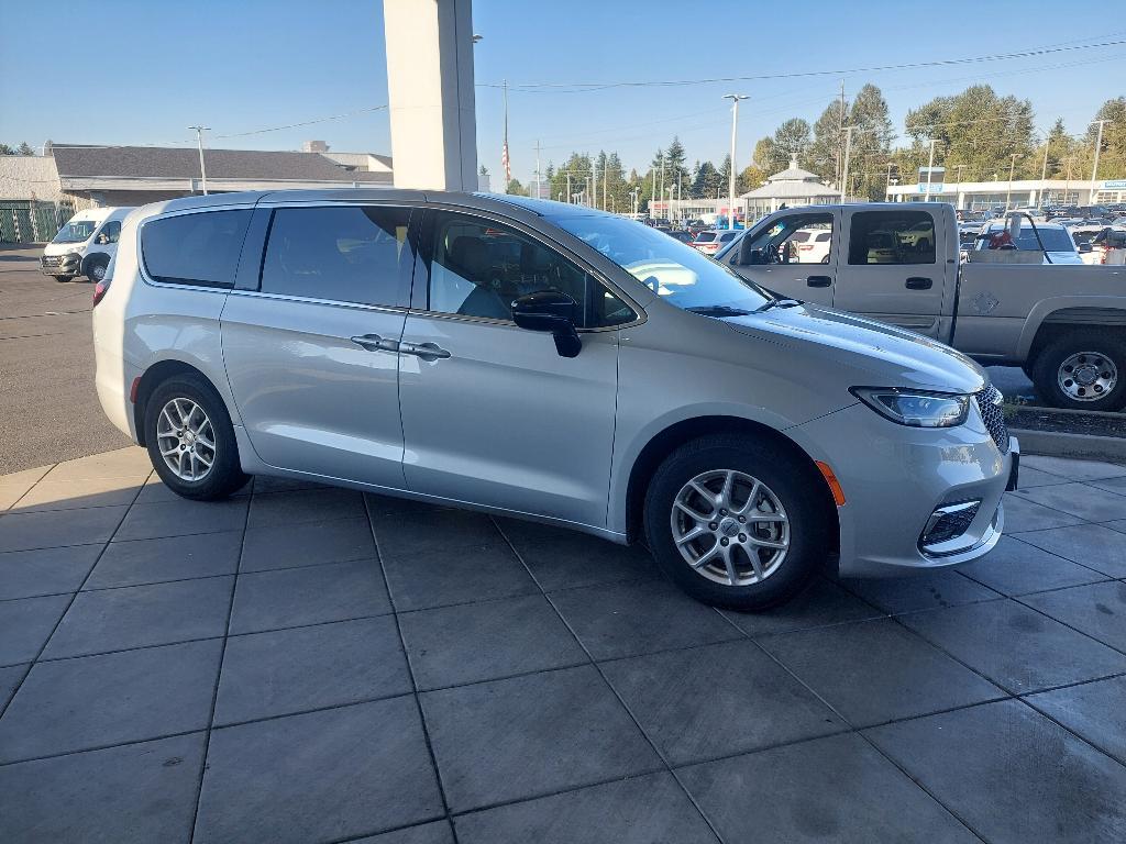 used 2024 Chrysler Pacifica car, priced at $28,370