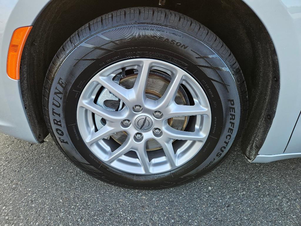 used 2024 Chrysler Pacifica car, priced at $28,370