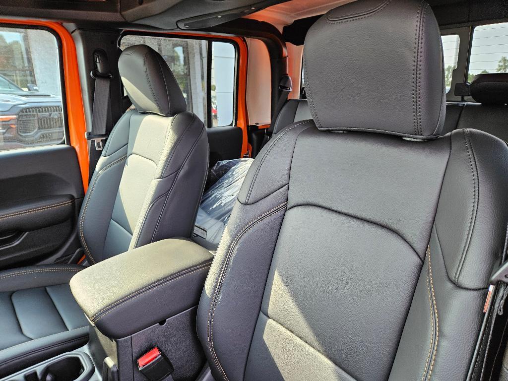 new 2025 Jeep Gladiator car, priced at $46,905