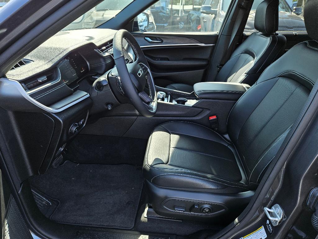 new 2024 Jeep Grand Cherokee L car, priced at $47,205