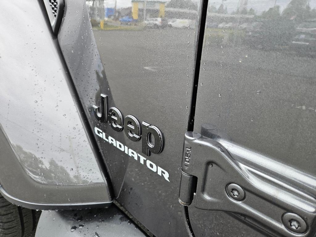 used 2021 Jeep Gladiator car, priced at $34,370