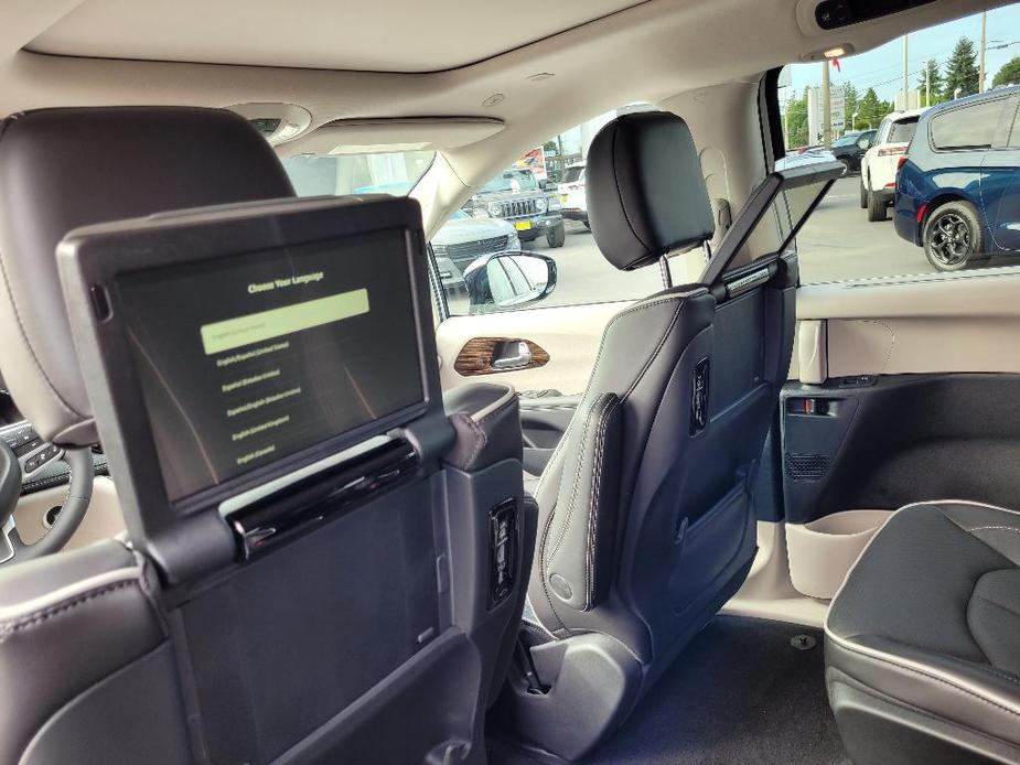 new 2023 Chrysler Pacifica Hybrid car, priced at $49,999