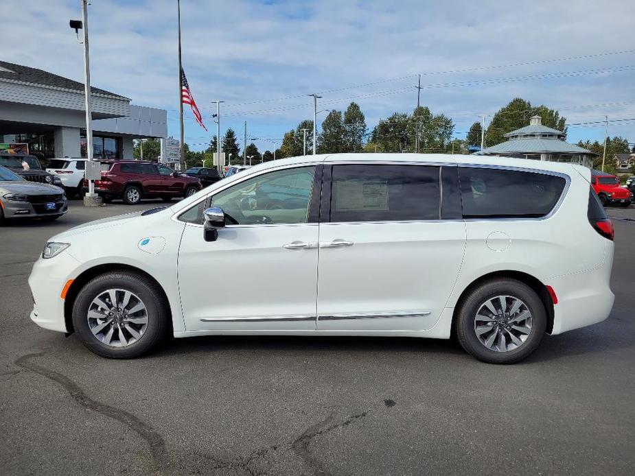 new 2023 Chrysler Pacifica Hybrid car, priced at $49,999