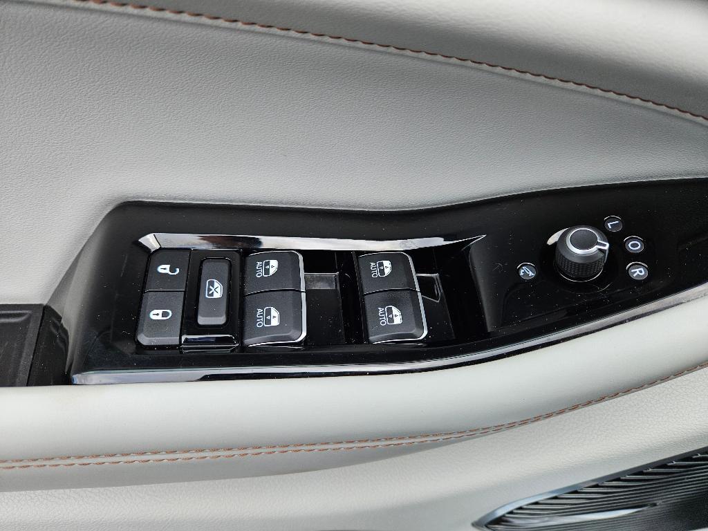 used 2022 Jeep Grand Cherokee car, priced at $41,570