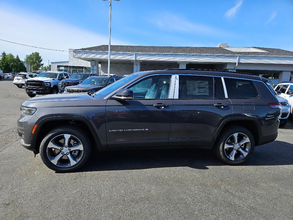 new 2024 Jeep Grand Cherokee L car, priced at $55,985