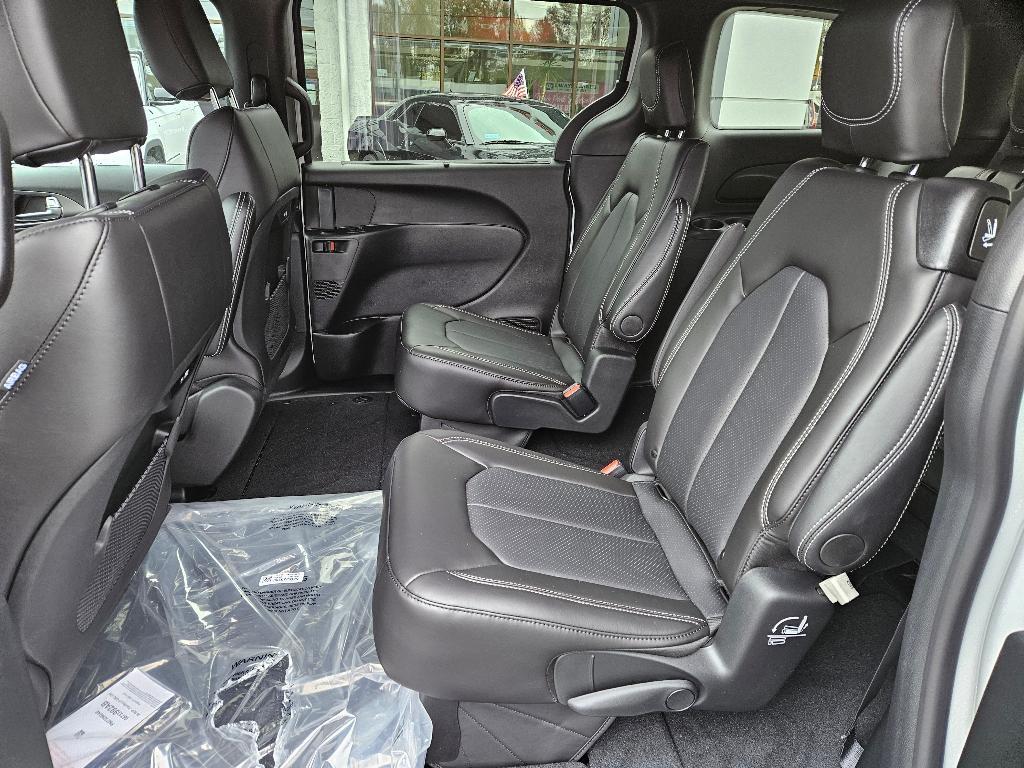 new 2026 Chrysler Pacifica car, priced at $43,935