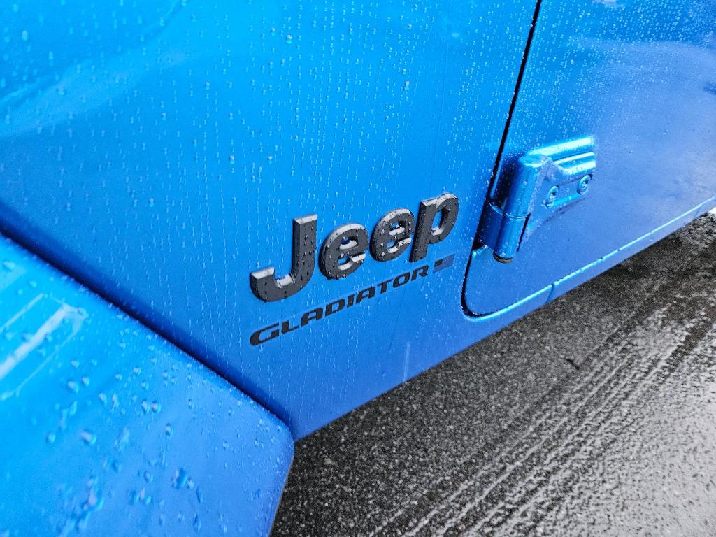 new 2023 Jeep Gladiator car, priced at $47,905