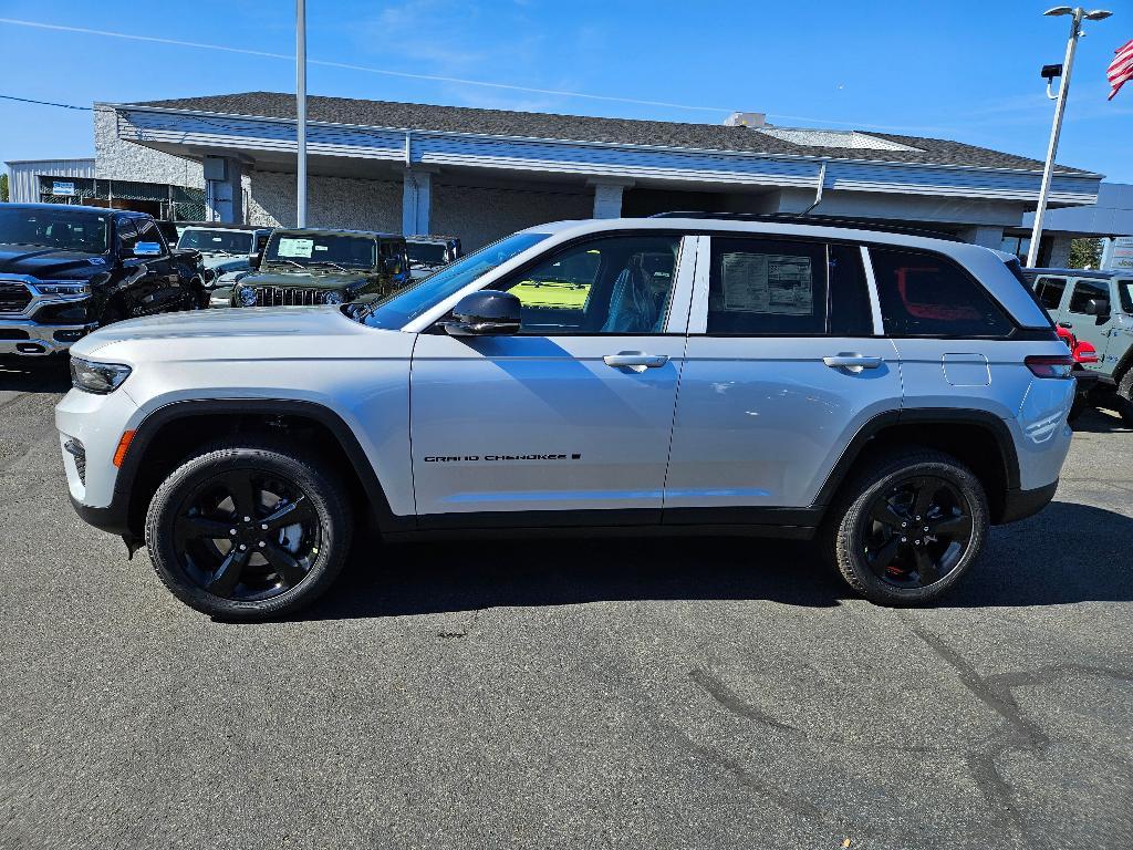 new 2024 Jeep Grand Cherokee car, priced at $46,530