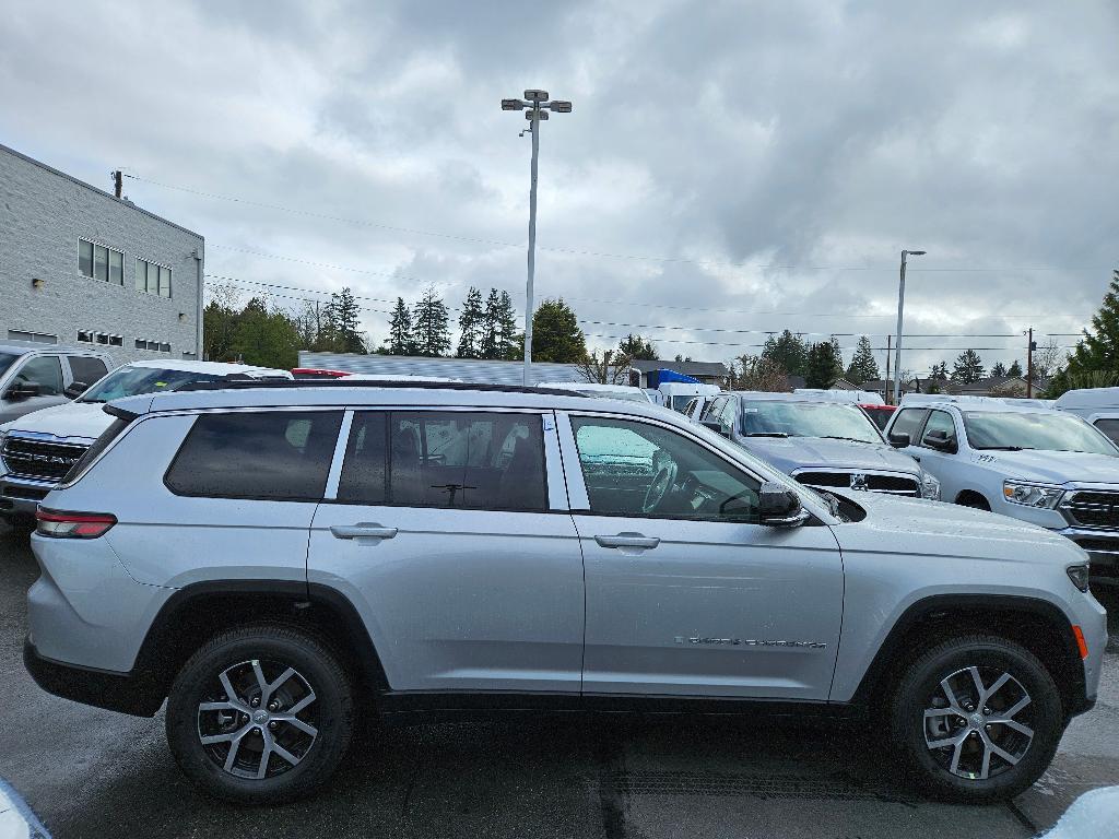 new 2024 Jeep Grand Cherokee L car, priced at $47,045