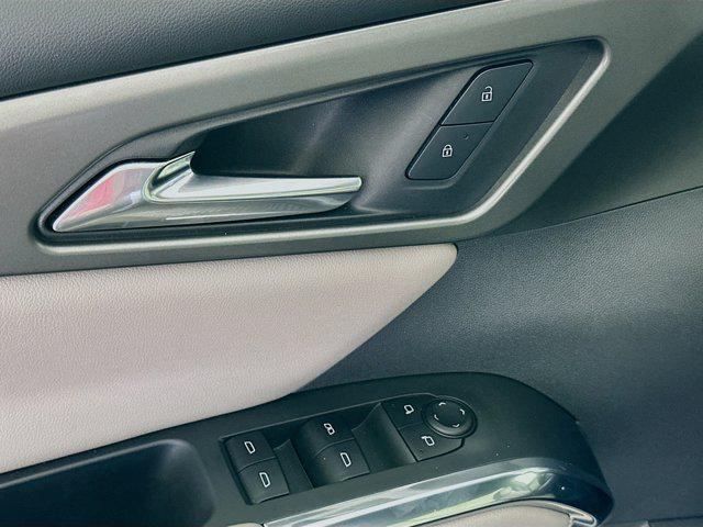 used 2025 Chevrolet Traverse car, priced at $31,497