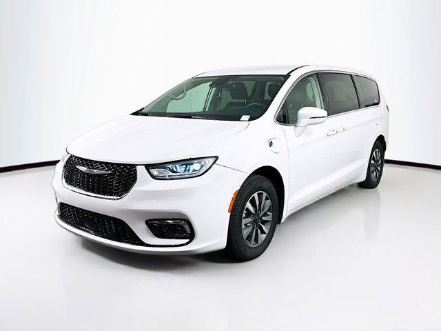 used 2022 Chrysler Pacifica Hybrid car, priced at $22,179