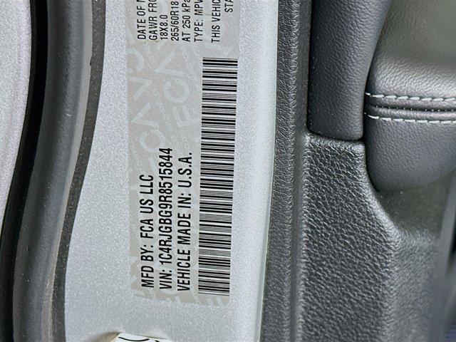used 2024 Jeep Grand Cherokee car, priced at $28,297